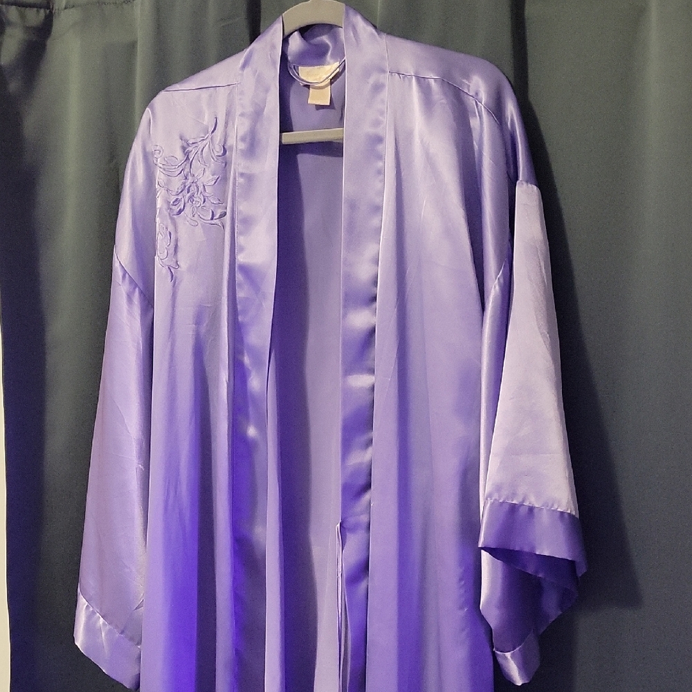 Lavender Women's Embroidered Satin Robe